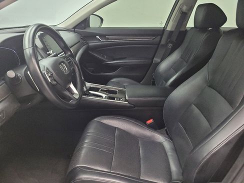 Used 2018 Honda Accord Touring image 17