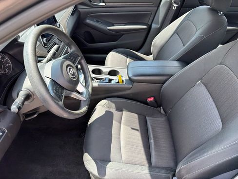 Used 2025 Nissan Altima 2.5 SV FWD image 9