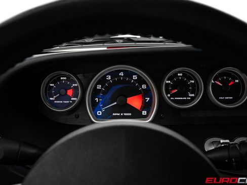 Used 2005 Ford GT RWD image 30