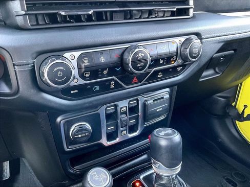 Used 2024 Jeep Wrangler Unlimited Sahara AWD/4WD image 26