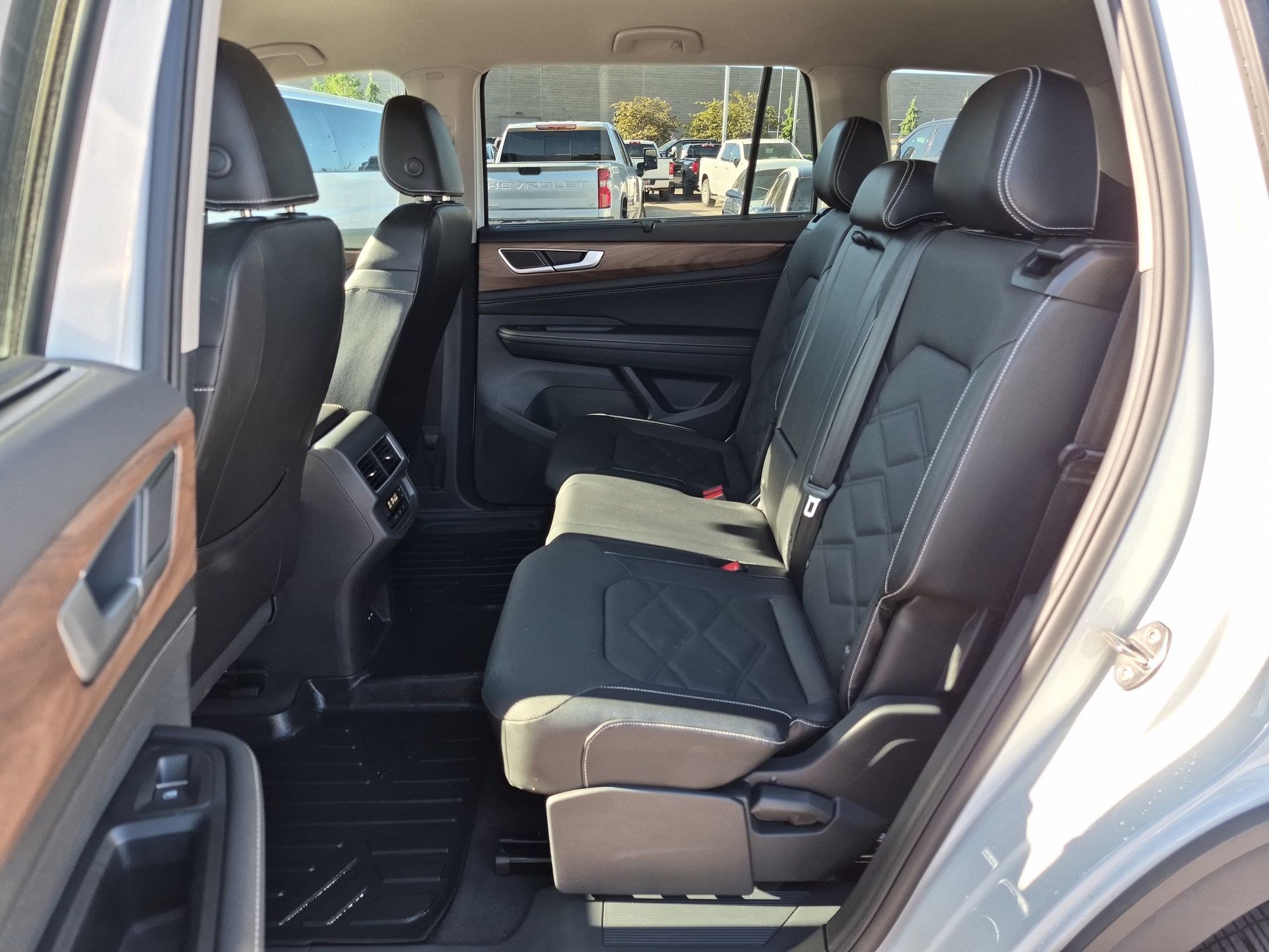 Used 2024 Volkswagen Atlas SE AWD/4WD image 26