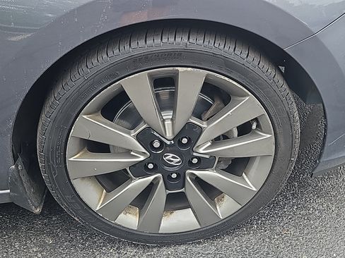 Used 2018 Hyundai Elantra GT Sport w/ Sport Tech Package 04 FWD image 28