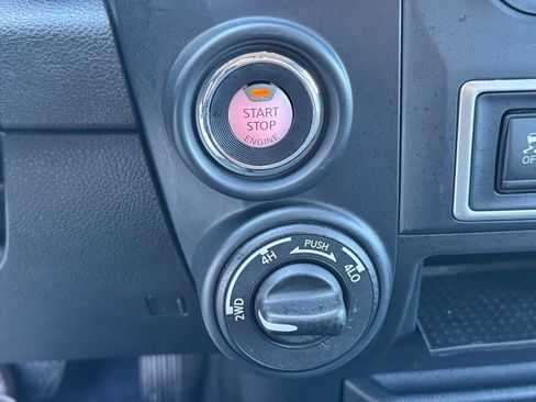Used 2017 Nissan Titan S AWD/4WD image 30