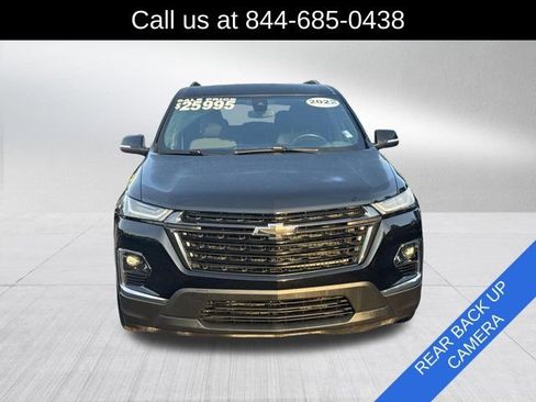 Used 2022 Chevrolet Traverse LT FWD image 2