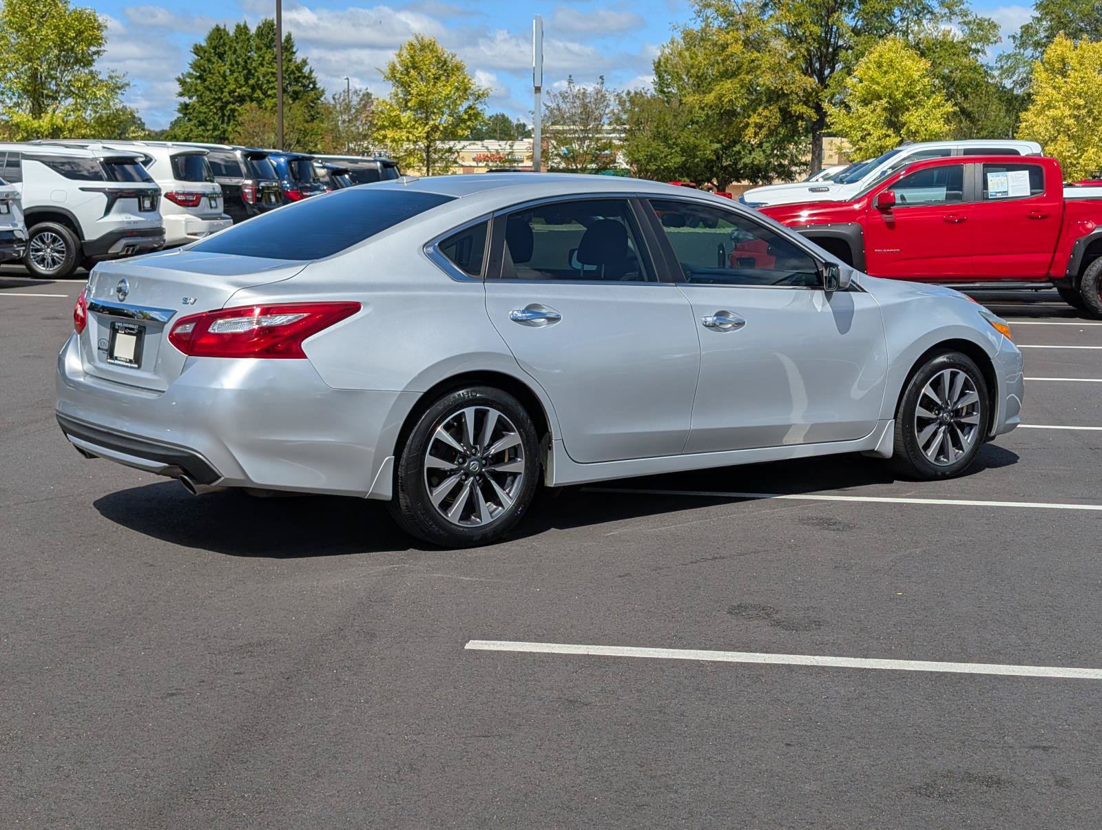 Used 2017 Nissan Altima 2.5 SV w/ Interior Lighting Package FWD image 6