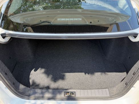 Used 2025 Nissan Versa SV FWD image 31