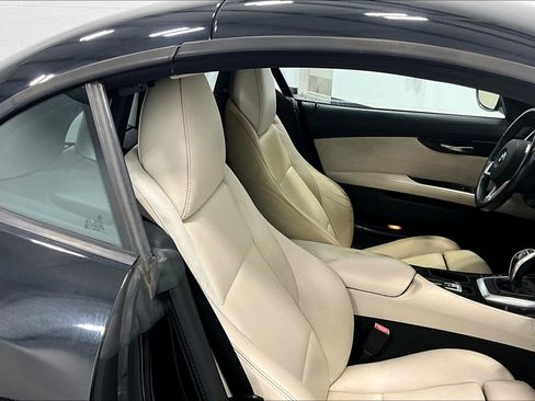 Used 2010 BMW Z4 sDrive35i image 8
