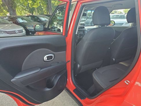 Used 2016 Kia Soul + image 13