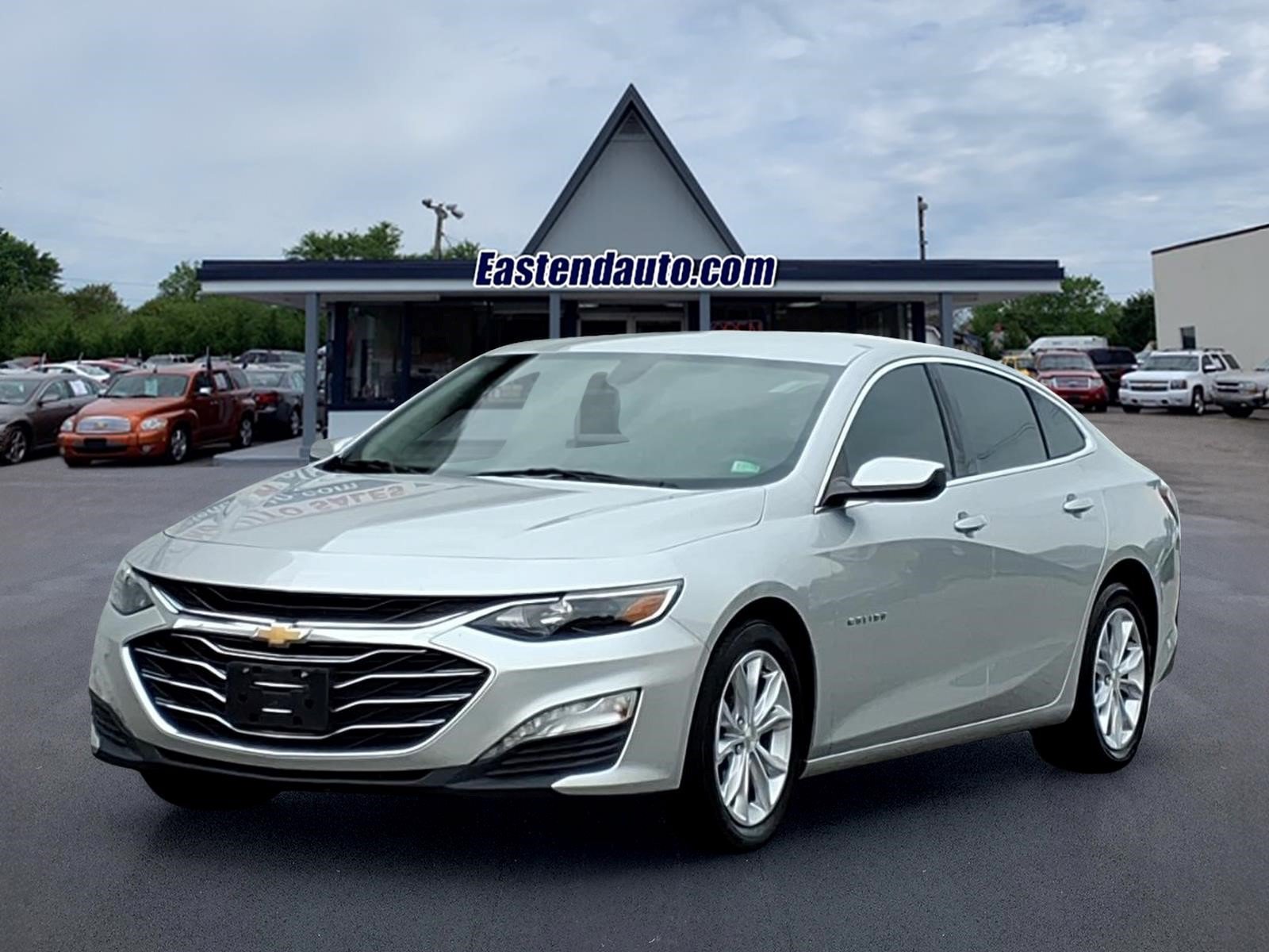 Used 2019 Chevrolet Malibu LT FWD image 1