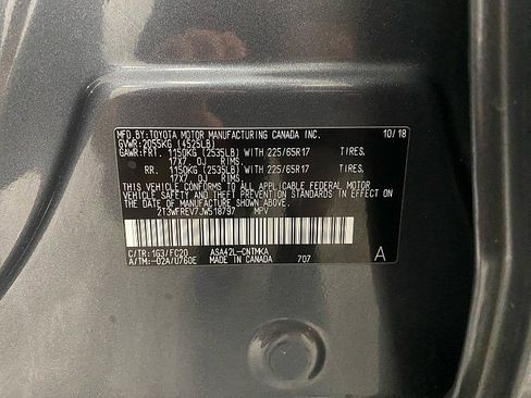 Used 2018 Toyota RAV4 XLE w/ Carpet Mat Package image 27