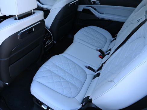 Used 2026 BMW X7 M60i AWD/4WD image 10