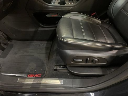 Used 2022 GMC Acadia Denali image 9