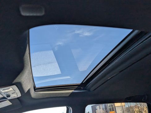 Used 2019 Toyota Tacoma Limited image 18