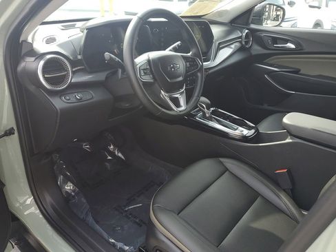 Used 2025 Chevrolet Trax ACTIV image 18