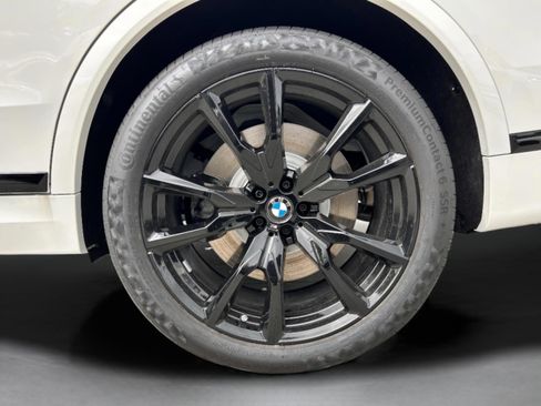 Used 2026 BMW X7 M60i image 32