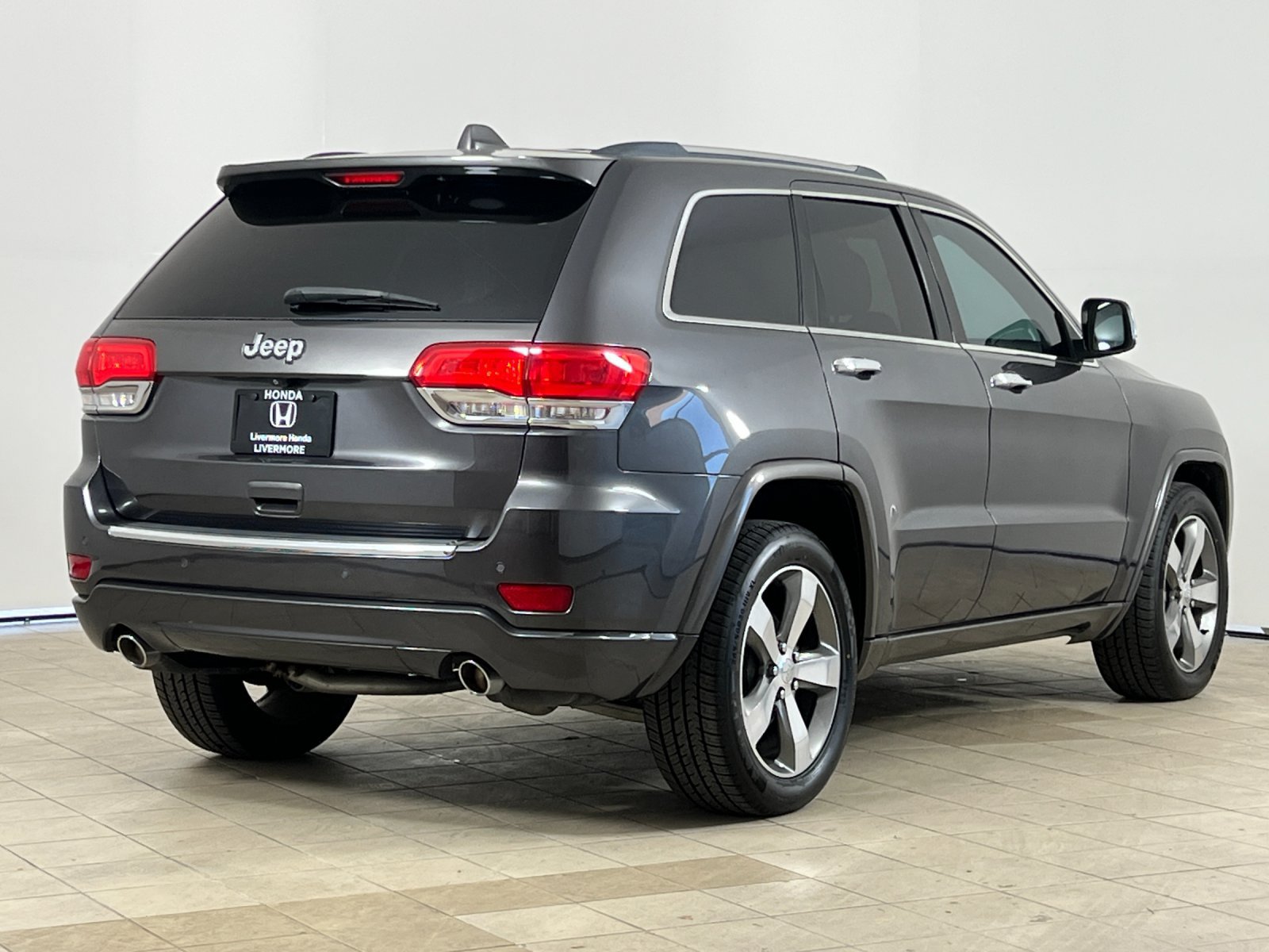 Used 2015 Jeep Grand Cherokee Overland RWD image 6