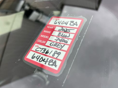 Used 2025 BMW 740i xDrive w/ Premium Package image 19