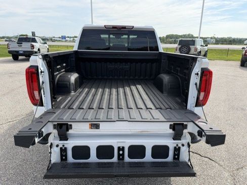 Used 2025 GMC Sierra 1500 Denali w/ Denali Reserve Package AWD/4WD image 9