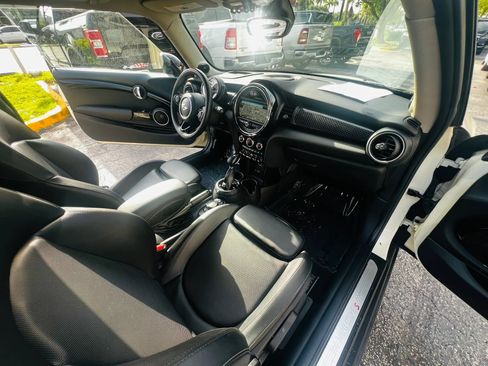 Used 2015 MINI Cooper S w/ Park Assistant Package FWD image 16