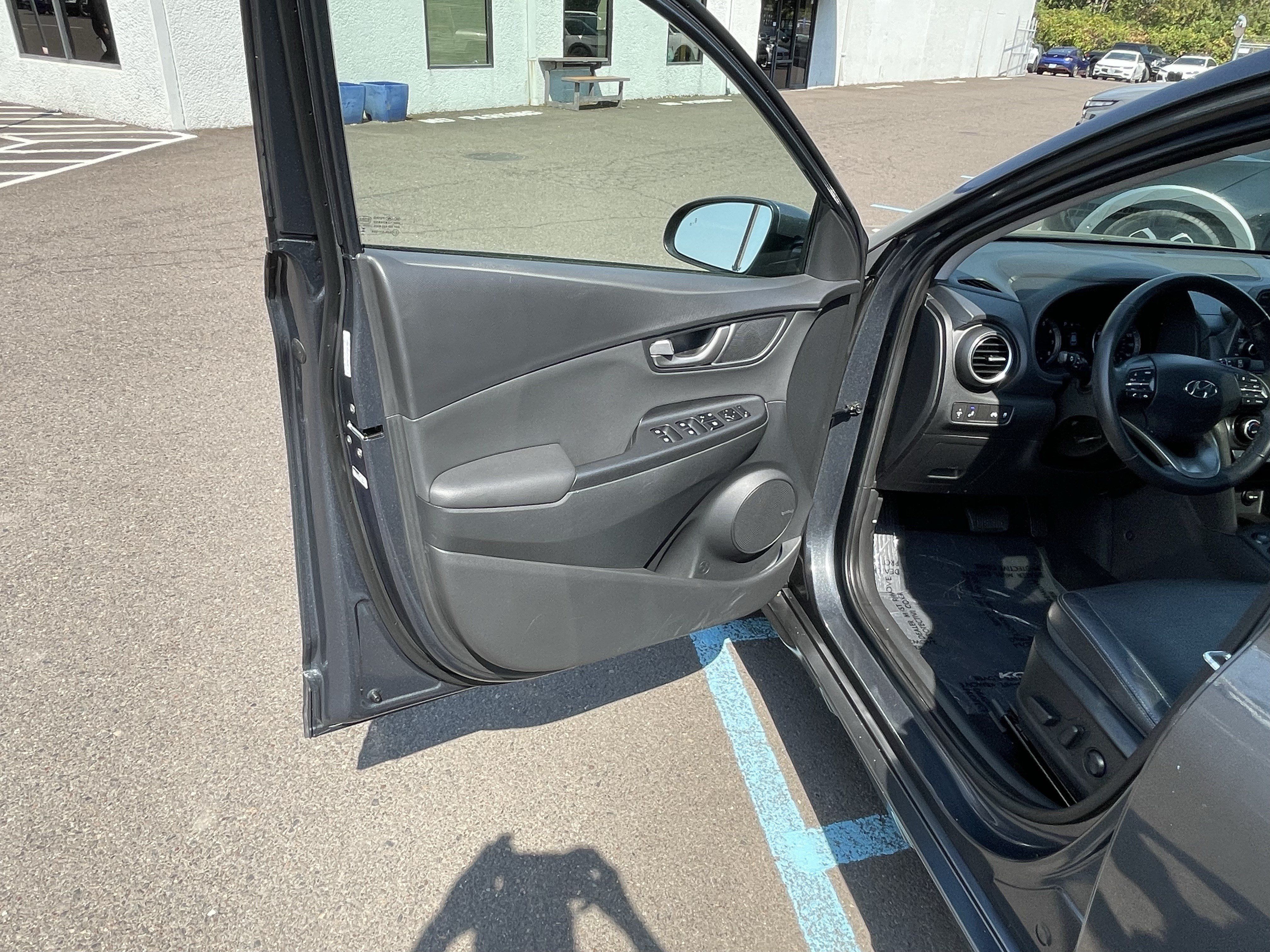 Used 2019 Hyundai Kona Limited FWD image 17