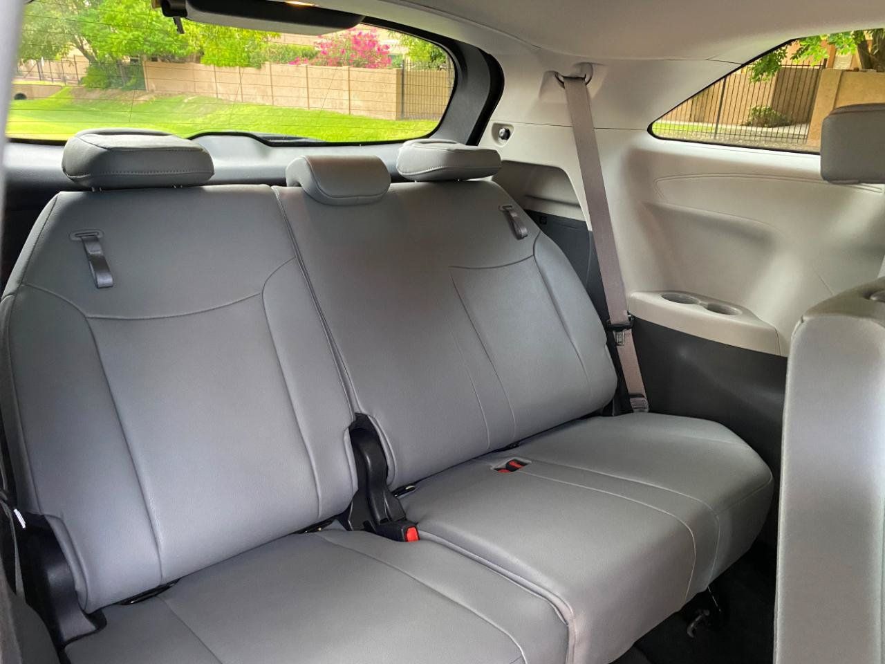 Used 2024 Toyota Sienna XLE FWD image 44
