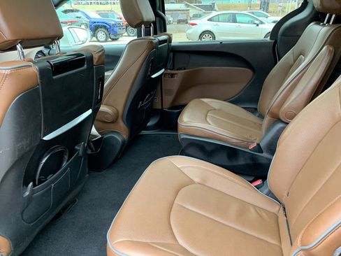 Used 2020 Chrysler Pacifica Limited w/ Advanced Safetytec Group image 14