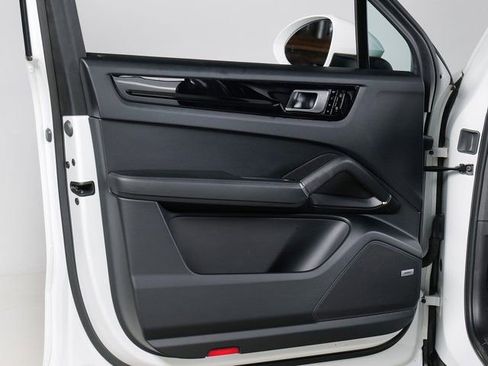 Certified 2019 Porsche Cayenne AWD/4WD image 28