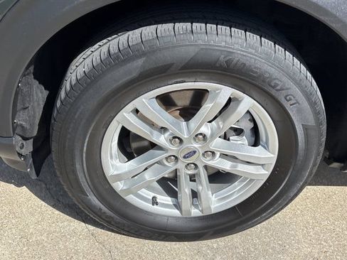 Used 2023 Ford Explorer XLT AWD/4WD image 14