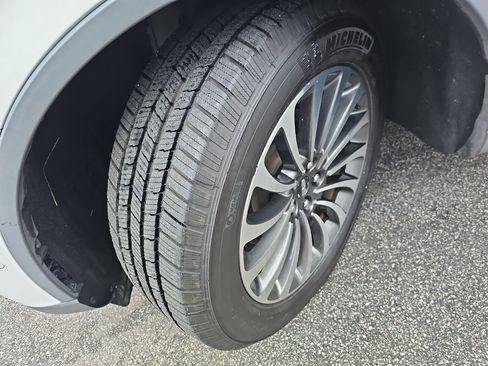 Used 2020 Lincoln Aviator Reserve w/ Equipment Group 201A image 35