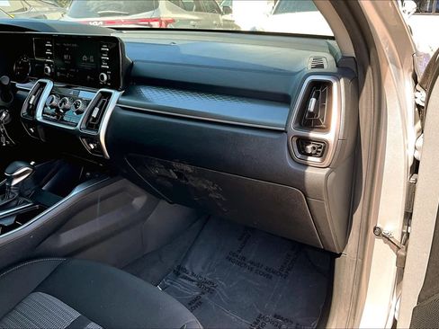 Certified 2021 Kia Sorento LX image 18