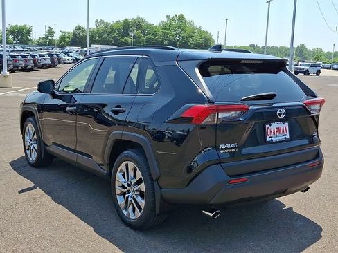 Used 2019 Toyota RAV4 XLE Premium w/ Cold Weather Package AWD/4WD image 4