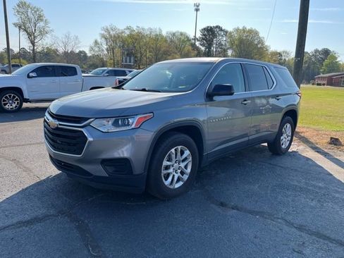 Used 2021 Chevrolet Traverse LS image 9