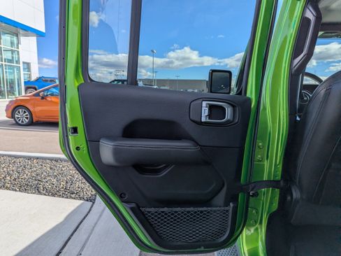 Used 2019 Jeep Wrangler Unlimited Sahara w/ Dual Top Group AWD/4WD image 26