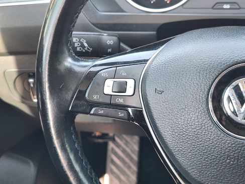 Used 2018 Volkswagen Tiguan SE w/ Panoramic Sunroof Package FWD image 27