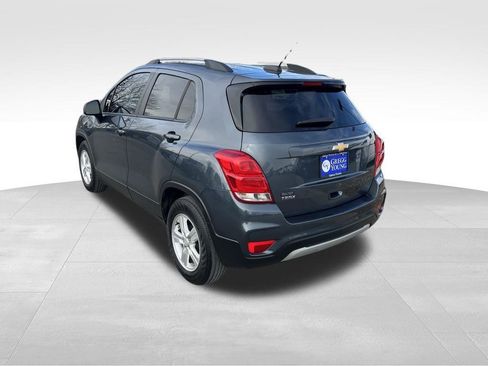 Used 2022 Chevrolet Trax LT w/ LT Convenience Package image 4