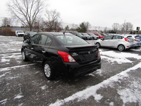 Used 2019 Nissan Versa SV image 5