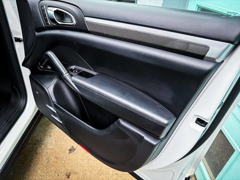 Used 2013 Porsche Cayenne Turbo image 29