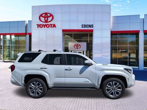Used 2025 Toyota 4Runner Limited AWD/4WD image 2