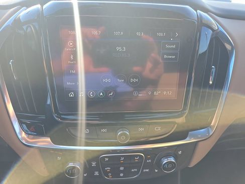 Used 2023 Chevrolet Traverse Premier FWD image 20