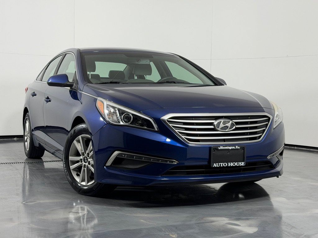 Used 2015 Hyundai Sonata SE w/ Option Group 09 FWD image 2