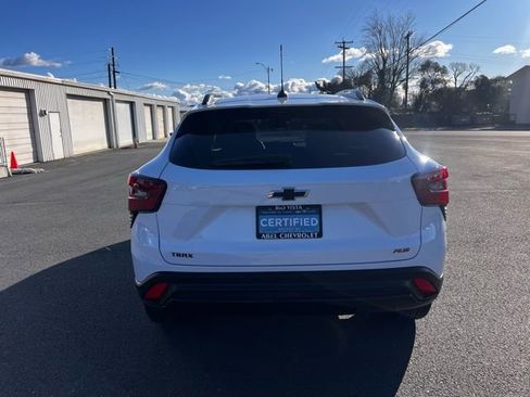 Certified 2024 Chevrolet Trax RS w/ Sunroof Package image 5