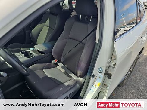 Used 2021 Toyota Venza LE image 10