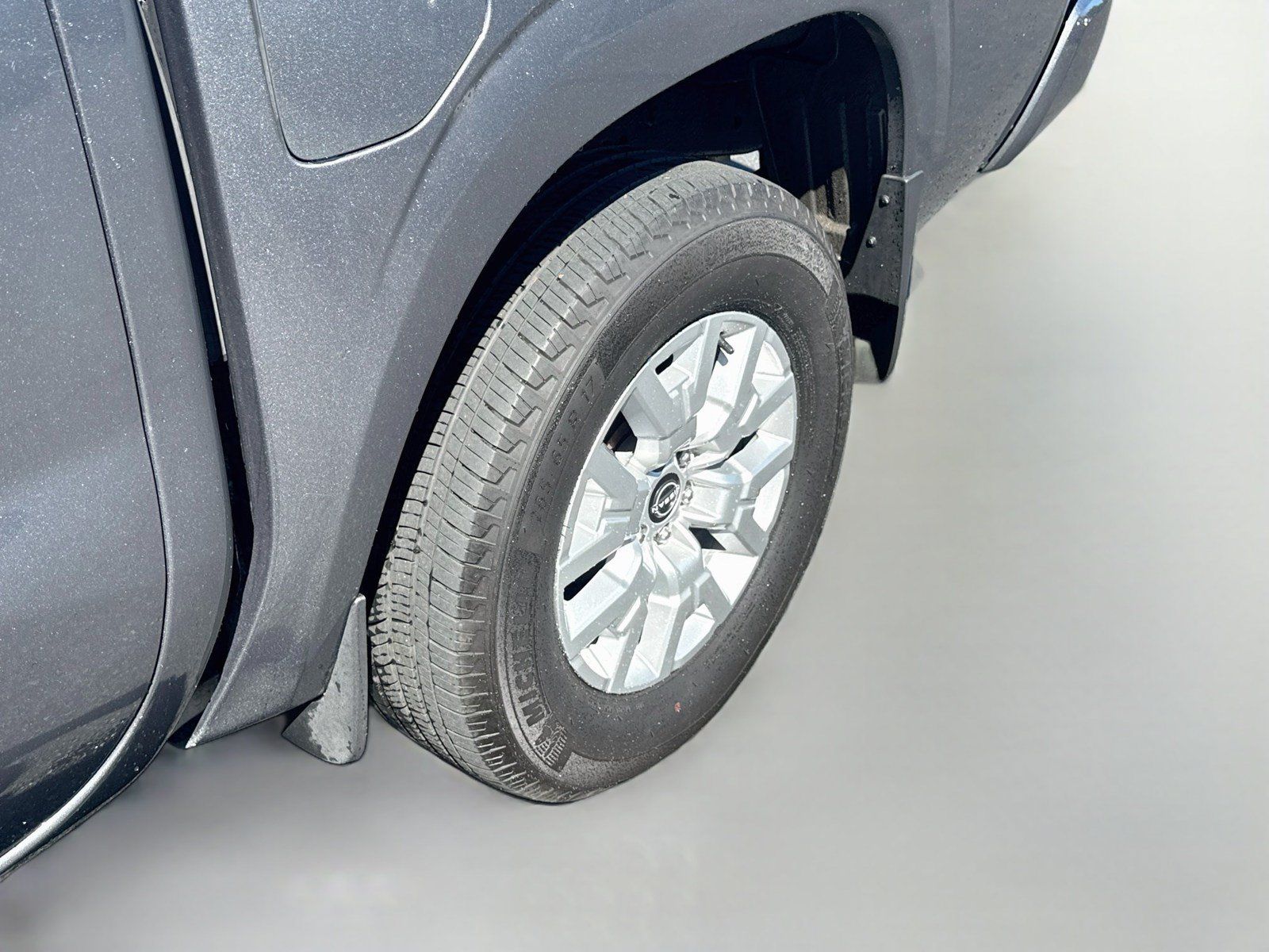 Used 2022 Nissan Frontier SV AWD/4WD image 32