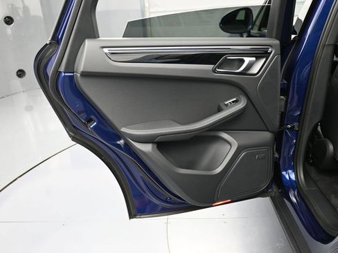 Certified 2025 Porsche Macan image 23
