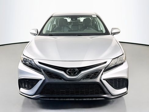 Used 2023 Toyota Camry SE image 2
