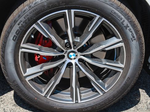 Certified 2024 BMW X5 xDrive40i w/ M Sport Package AWD/4WD image 9