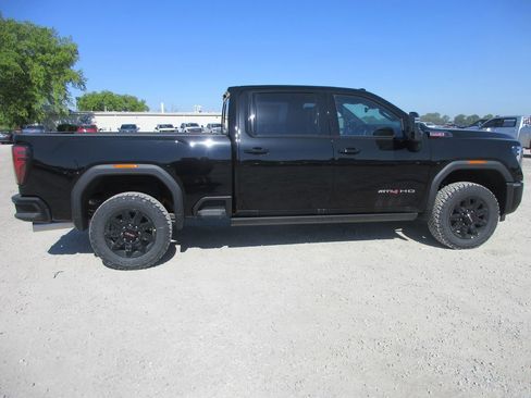 New 2026 GMC Sierra 2500 AT4 w/ AT4 Premium Plus Package AWD/4WD image 3