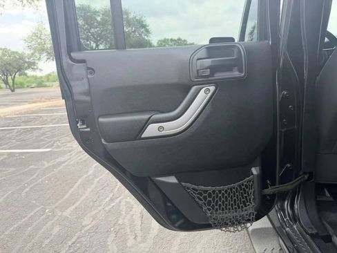 Used 2017 Jeep Wrangler Unlimited Sahara w/ Connectivity Group image 22