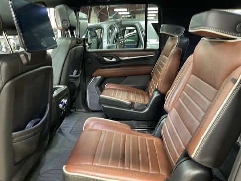 Used 2023 GMC Yukon XL Denali Ultimate AWD/4WD image 27