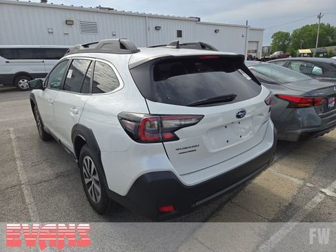 Used 2023 Subaru Outback Premium AWD/4WD image 4